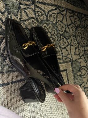 NWOT block heel with chain